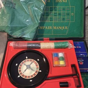 Vintage Casino Roulette Poker Gambling Portable Briefcase Game Set